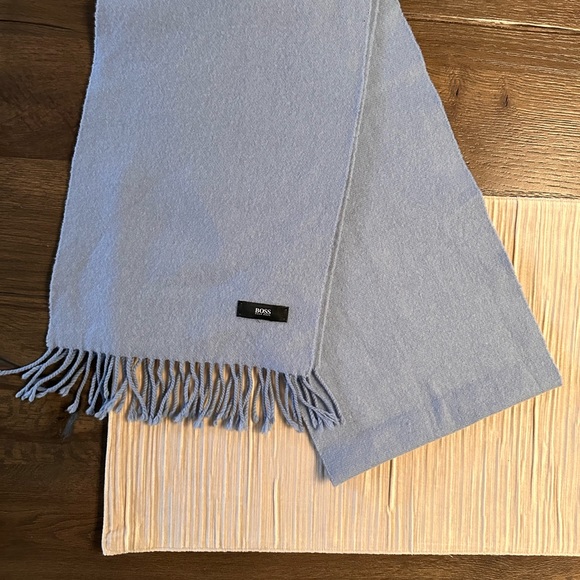 HUGO BOSS authentic Italian cashmere scarf with embroidered logo - Picture 6 of 8
